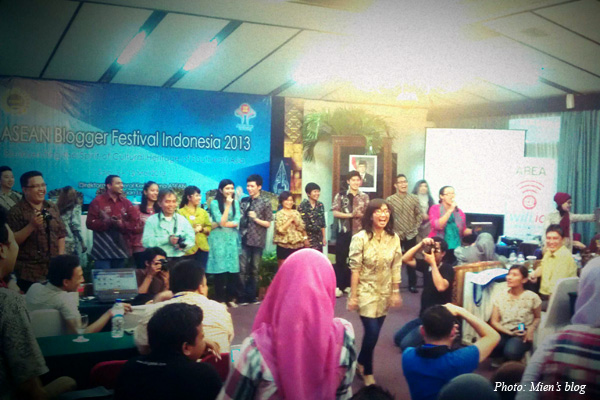 The fun batik fashion show by ASEAN bloggers